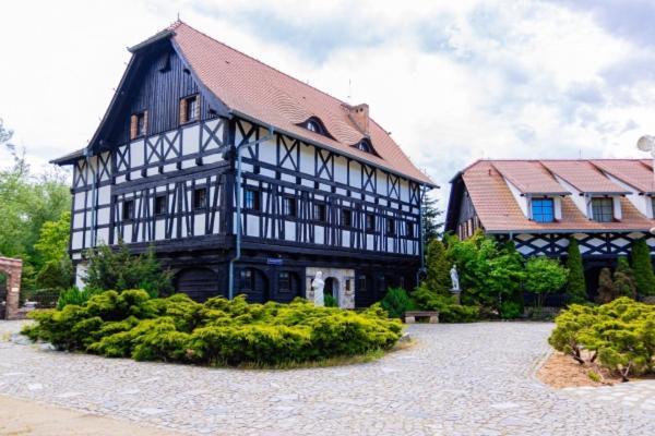 Karczma Rzym Dwor Bed & Breakfast - Wroclaw