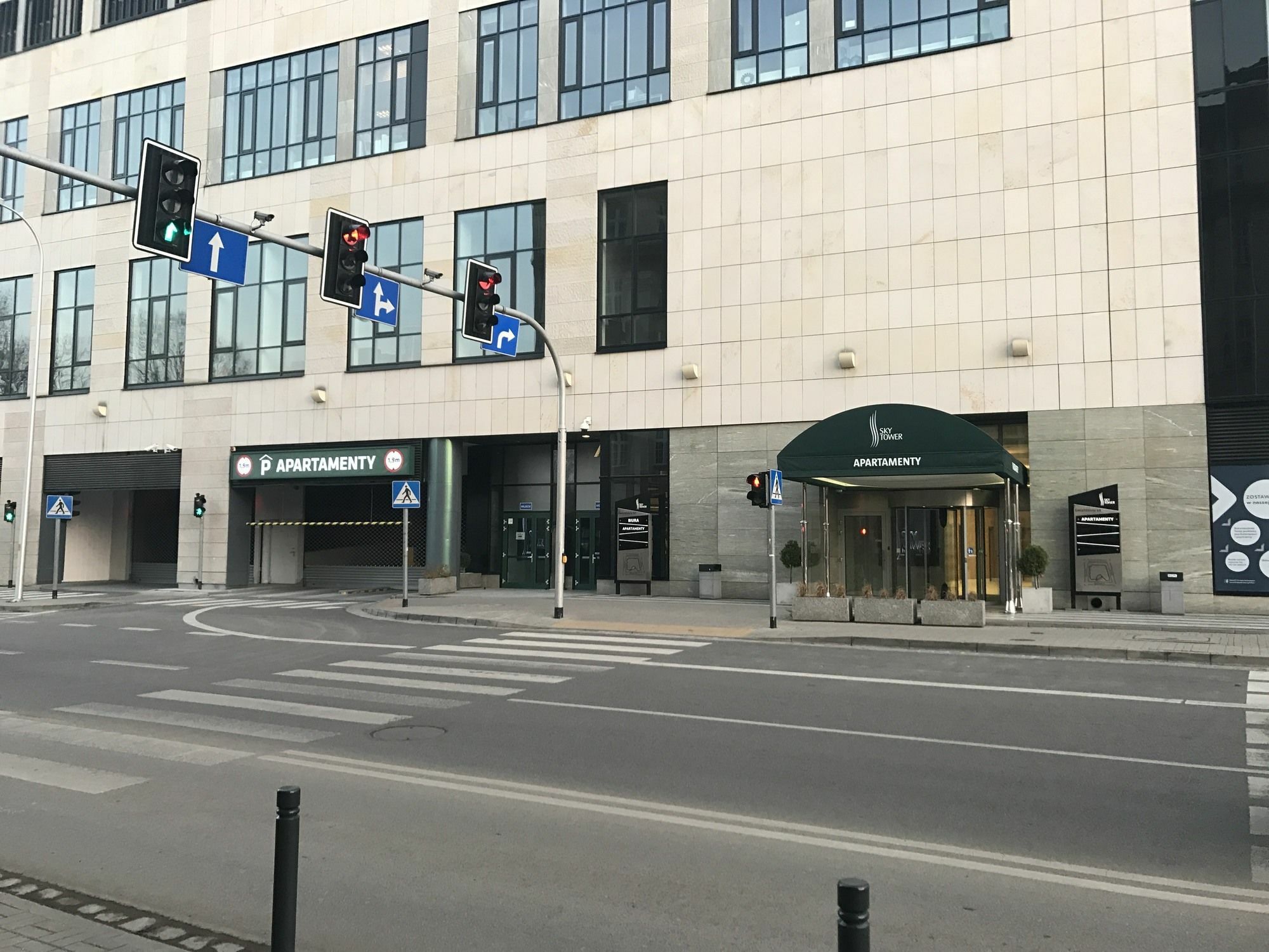 40Th+ Floor Luxury Apartments In Sky Tower - Wroclaw